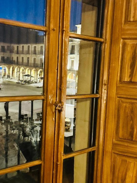 Arquitecto De La Vida- Plaza Mayor Leon Exterior photo